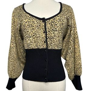 Guess Women’s M Top Sexy Party Leopard Print Scoop Stretch Knit Button-Up B03